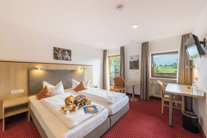Room 9 of 32
