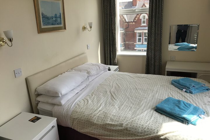 Room 6 of 14