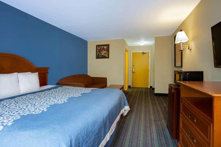 1 King Bed (15 of 16)