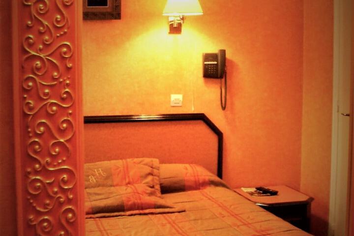 Room 13 of 26