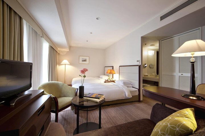 Room 16 of 43