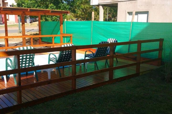 Sundeck 2 of 8