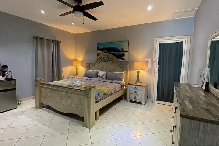 Room 33 of 107