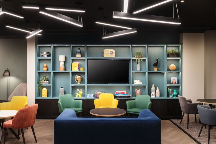 Entrance & Lobby