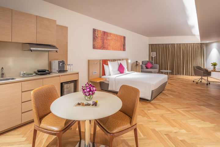 Room 3 of 104
