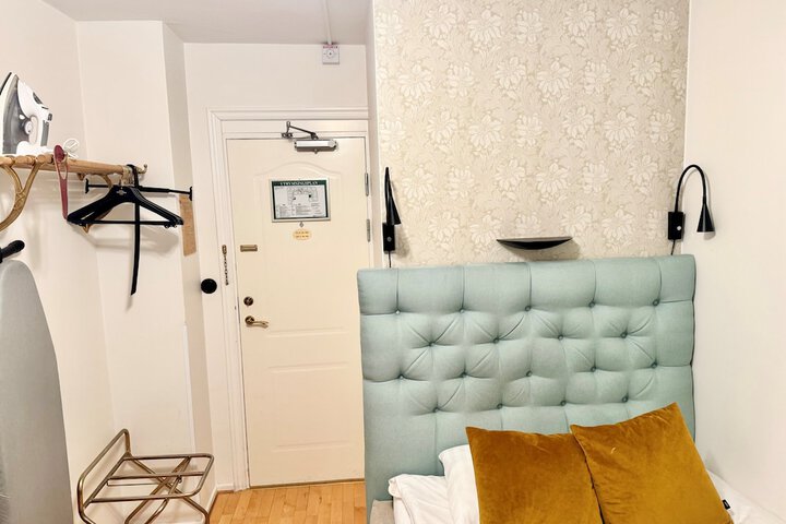 Room 111 of 212