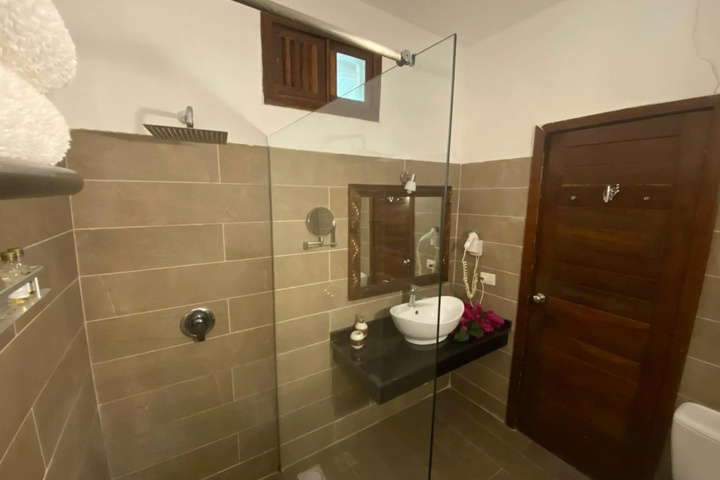 Room 7 of 28