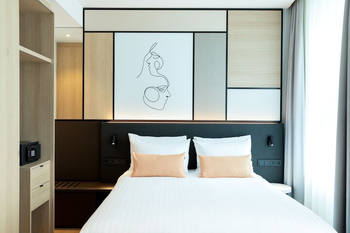Room 16 of 32