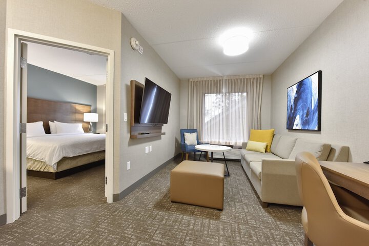 2 Queen 1 Bedroom Suite Mobility Accessible Roll Shower (18 of 29)