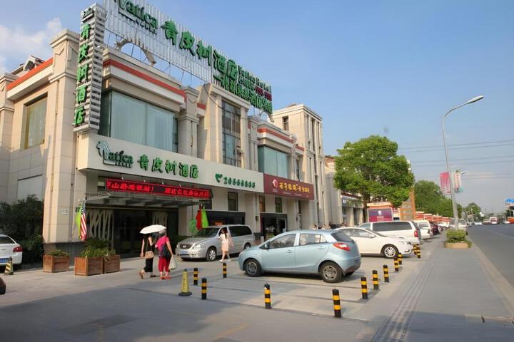 Vatica Shanghai International Tourism Resort Luoshan Road Subway Station Hotel