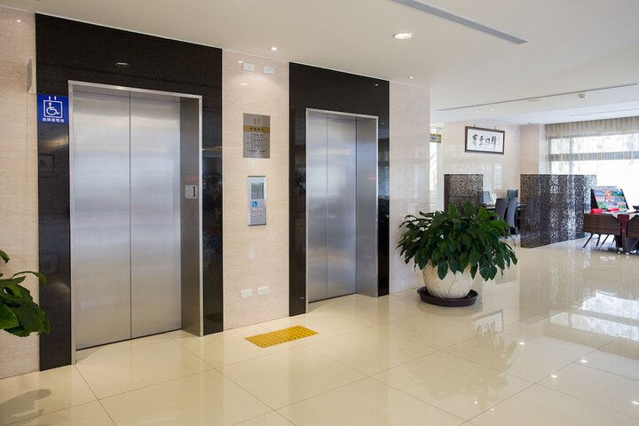 Hotel 2 of 145