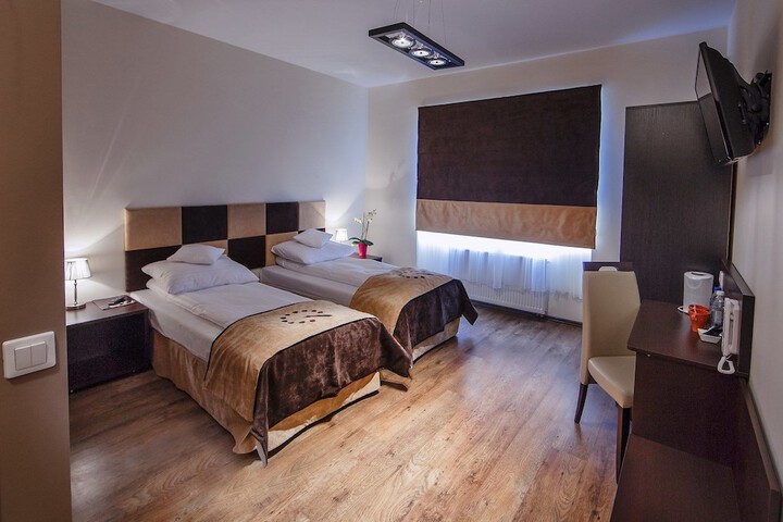 Room 10 of 60