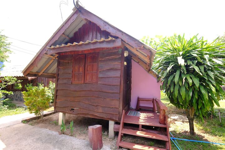 BAANPAKRIMKLONG SUKHAMON HOMESTAY & RESO