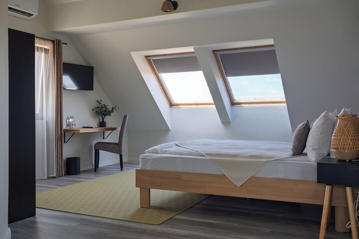 Room 13 of 184