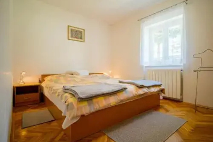 Room 4 of 13