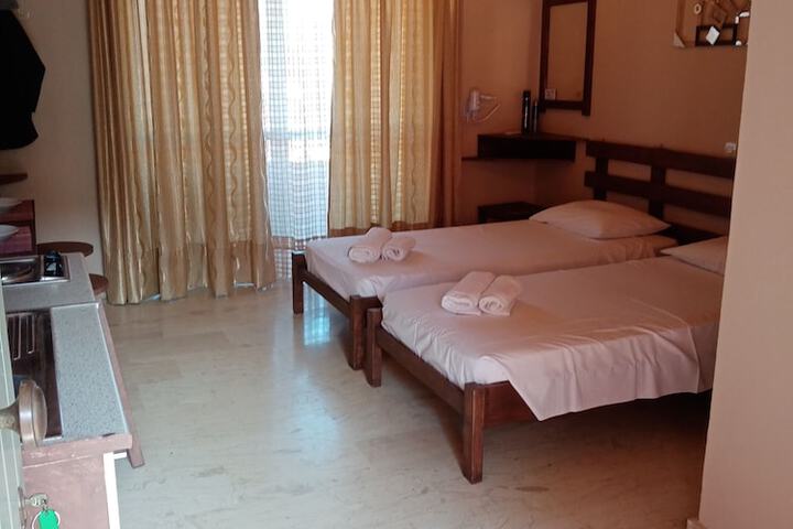 Room 9 of 105