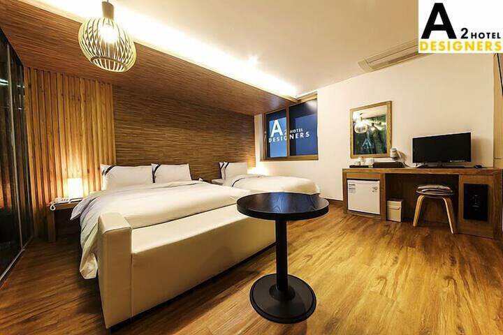 Room 6 of 43