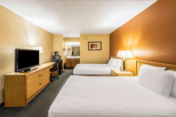 2 Double Beds (7 of 7)