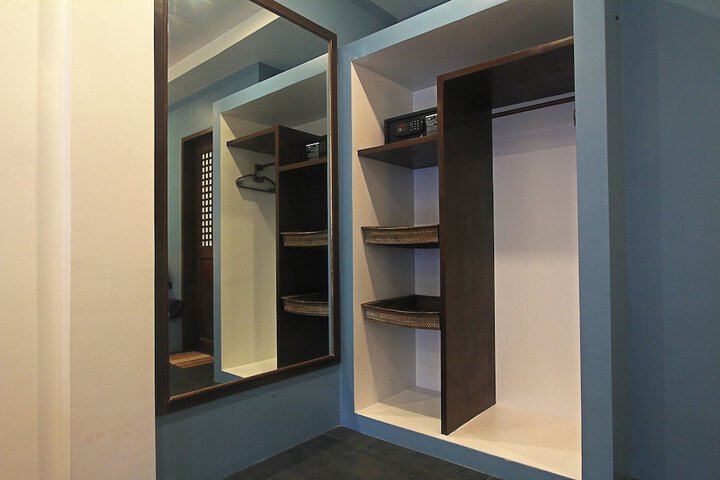 Room 11 of 120