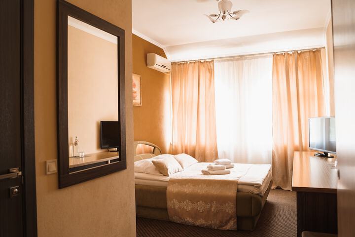 Room 8 of 111