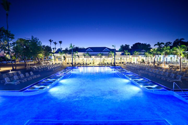Hotel Pool
