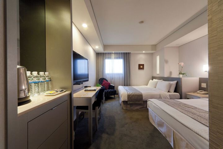 Room 17 of 42