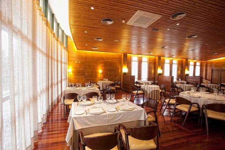 Dining 57 of 79