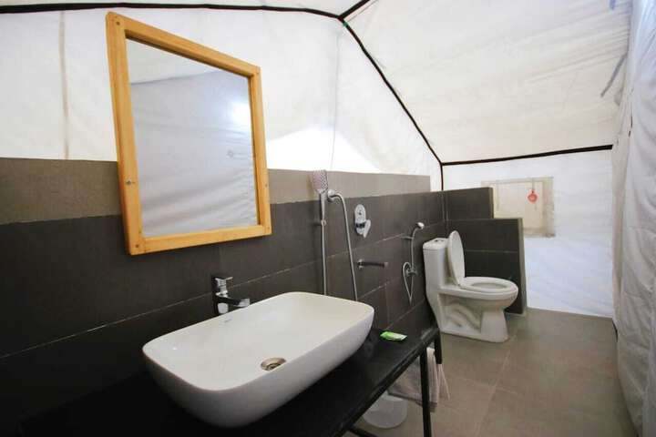 Room 6 of 18