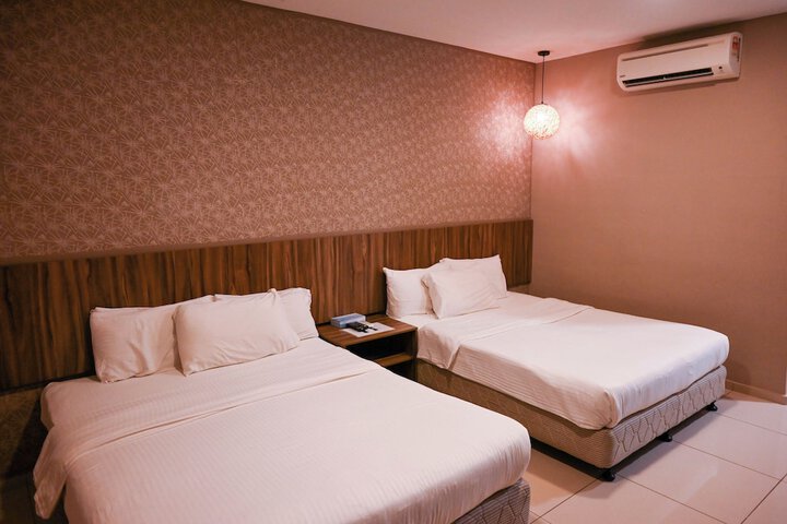Room 11 of 21