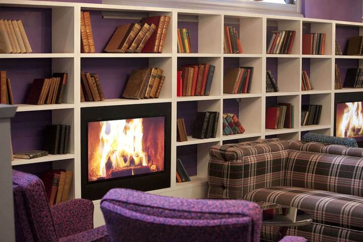 Lounge 58 of 66
