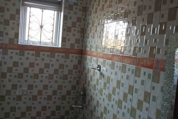 Room 6 of 10