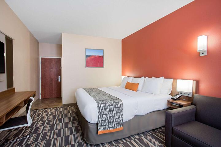 1 Queen Bed Accessible Room (11 of 13)