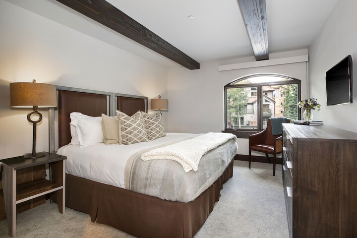 Room 25 of 156