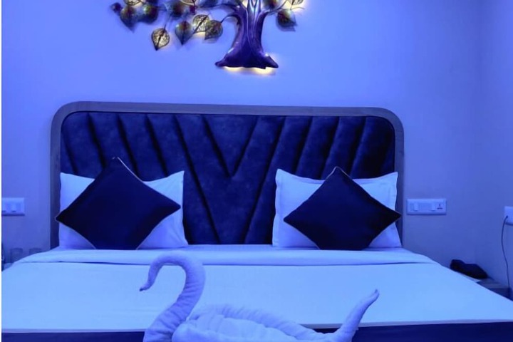 Room 7 of 11