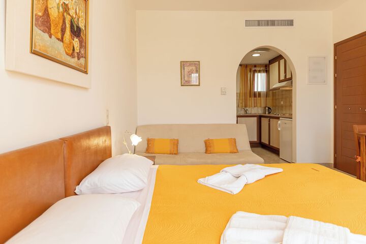 Room 6 of 90