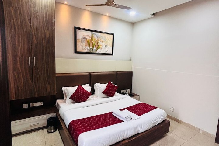 Room 8 of 25