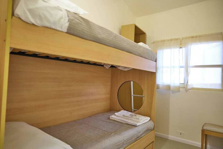 Room 8 of 190