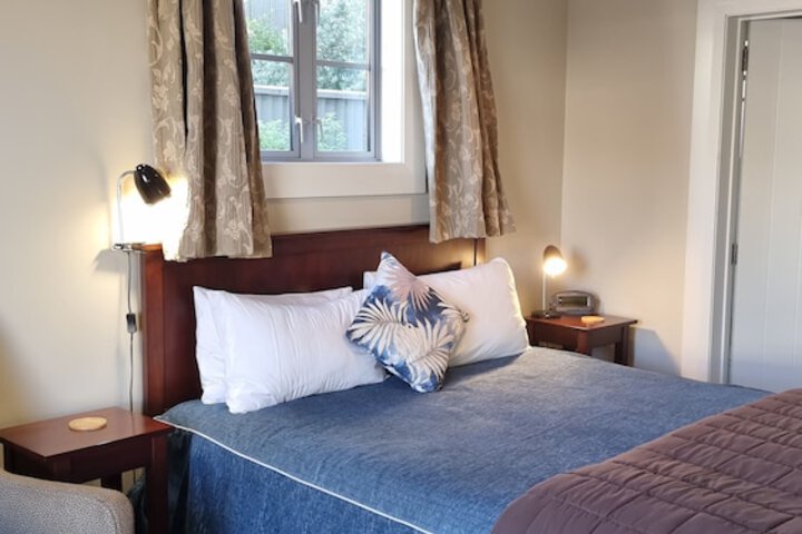 Room 11 of 77