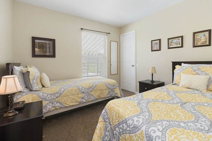 Room 6 of 33