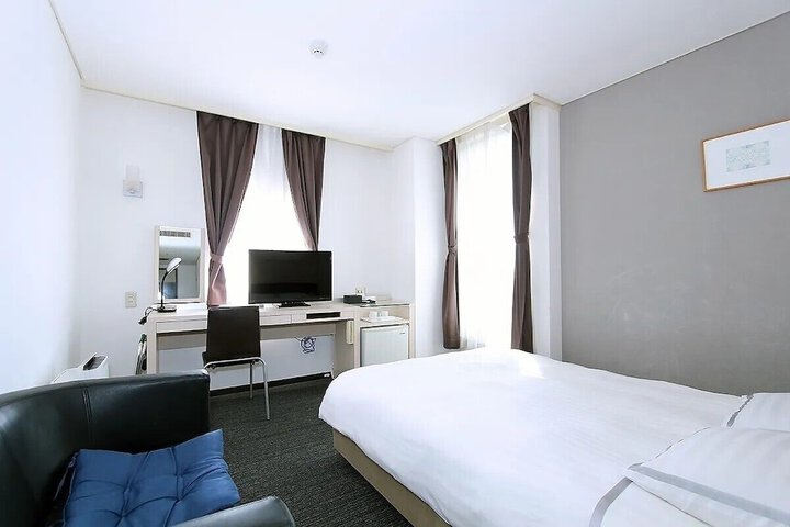 Room 5 of 5