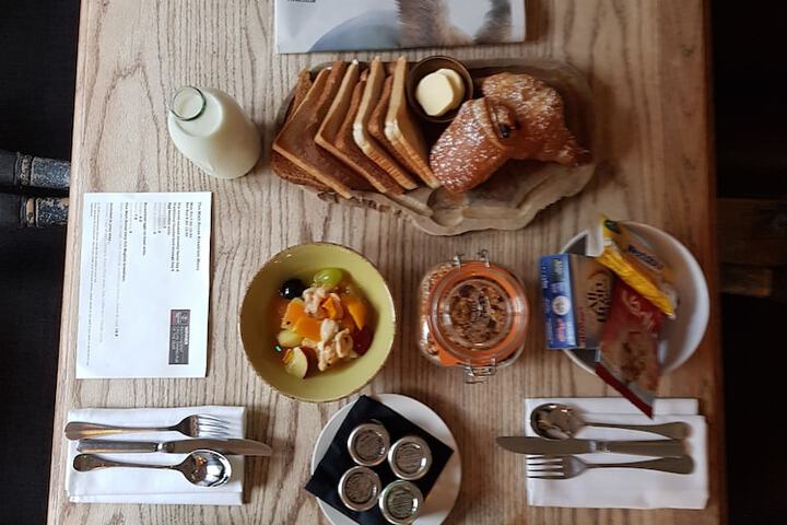 Breakfast area