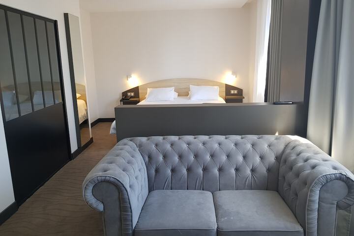 Room 18 of 103