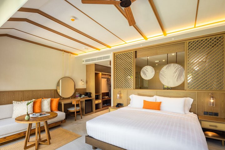 Room 15 of 245