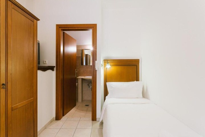 Room 4 of 46