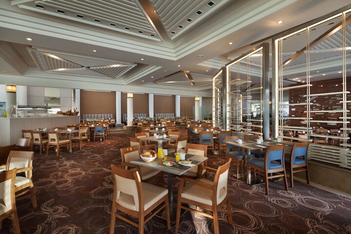 Dining 76 of 102