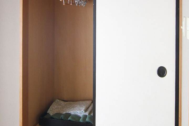 Room 27 of 77