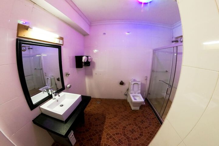 Room 43 of 62