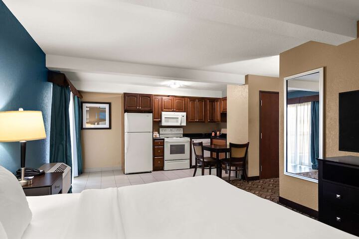 Standard King Bed Accessible (2 of 18)