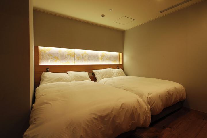 Room 27 of 133
