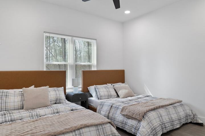 Room 3 of 18